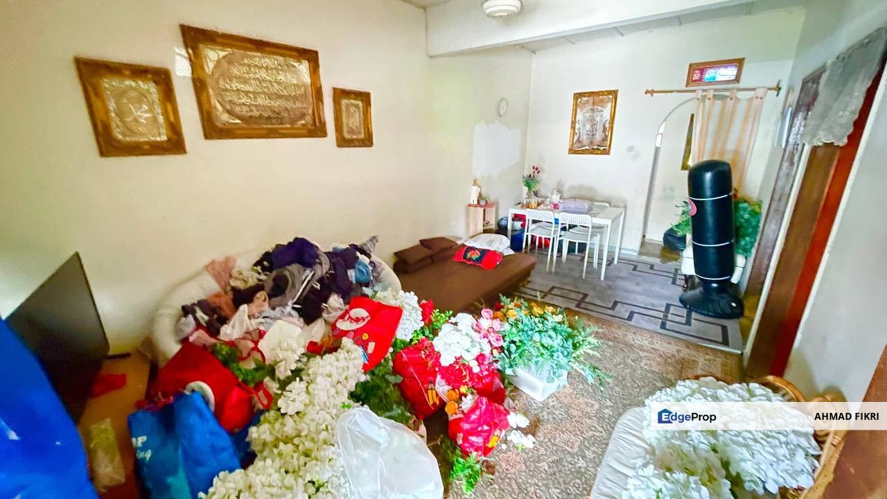 [ WALKING DISTANCE TO LRT ] Single Storey Jalan Dahlia Taman Puchong Perdana, Selangor, Puchong