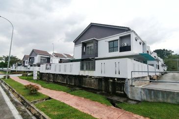 NILAI IMPIAN (LAMAN DELFINA)