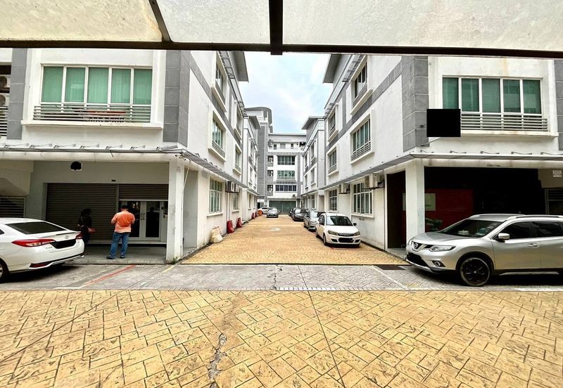 Parklane Commercial Hub