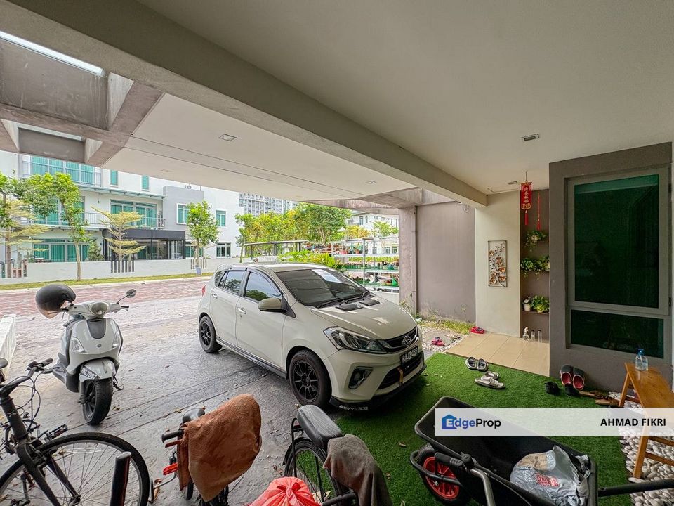 Three Storey Superlink (Apicalia) D’ Island Residence Taman Tasik Puchong, Selangor, Puchong