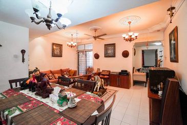 Sri Puteri (Earls Court), Ukay Perdana