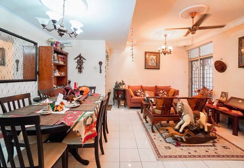 Sri Puteri (Earls Court), Ukay Perdana