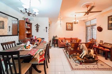 Sri Puteri (Earls Court), Ukay Perdana