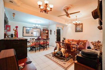 Sri Puteri (Earls Court), Ukay Perdana