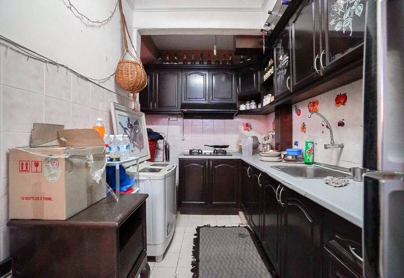 Sri Puteri (Earls Court), Ukay Perdana