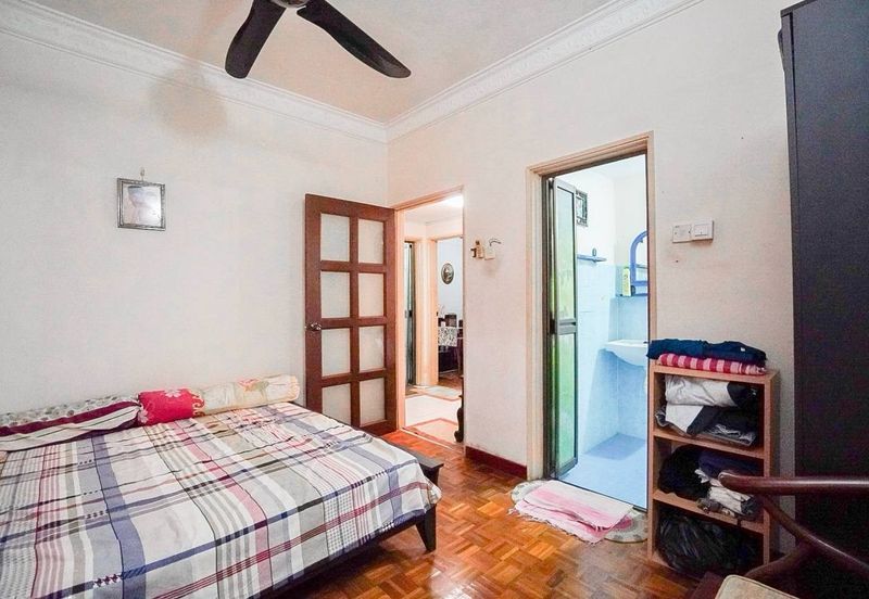 Sri Puteri (Earls Court), Ukay Perdana