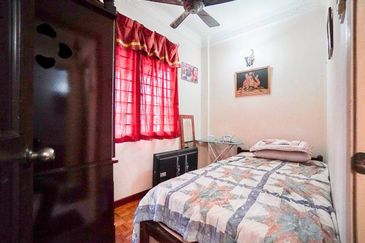 Sri Puteri (Earls Court), Ukay Perdana