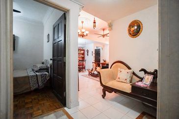 Sri Puteri (Earls Court), Ukay Perdana