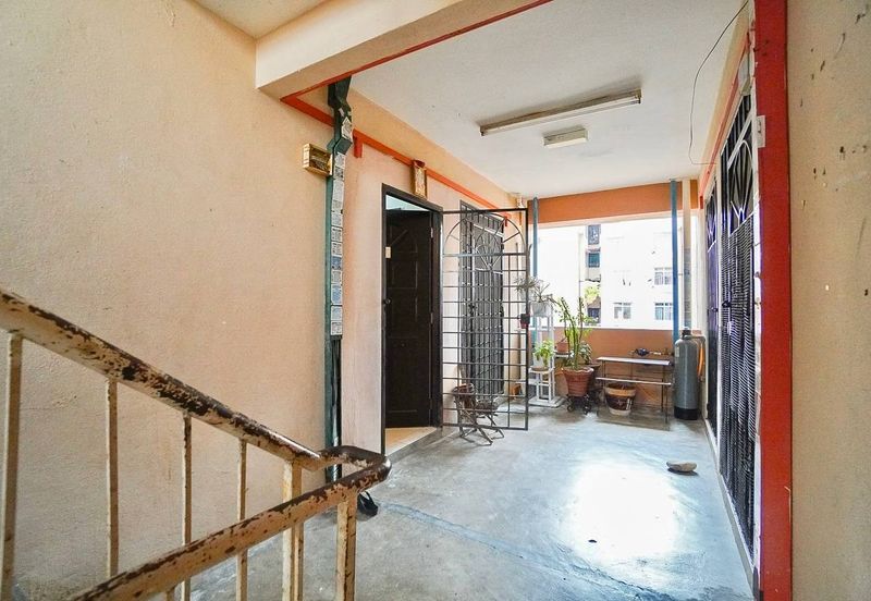 Sri Puteri (Earls Court), Ukay Perdana