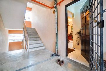 Sri Puteri (Earls Court), Ukay Perdana