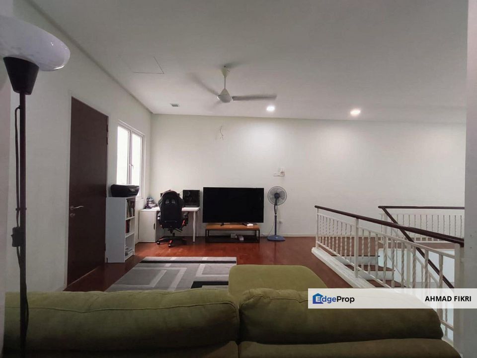 Double Storey Superlink House Temasya Suria Glenmarie, Selangor, Glenmarie