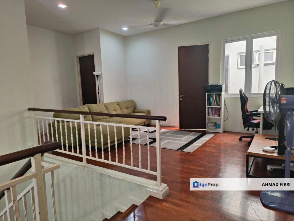 Double Storey Superlink House Temasya Suria Glenmarie, Selangor, Glenmarie