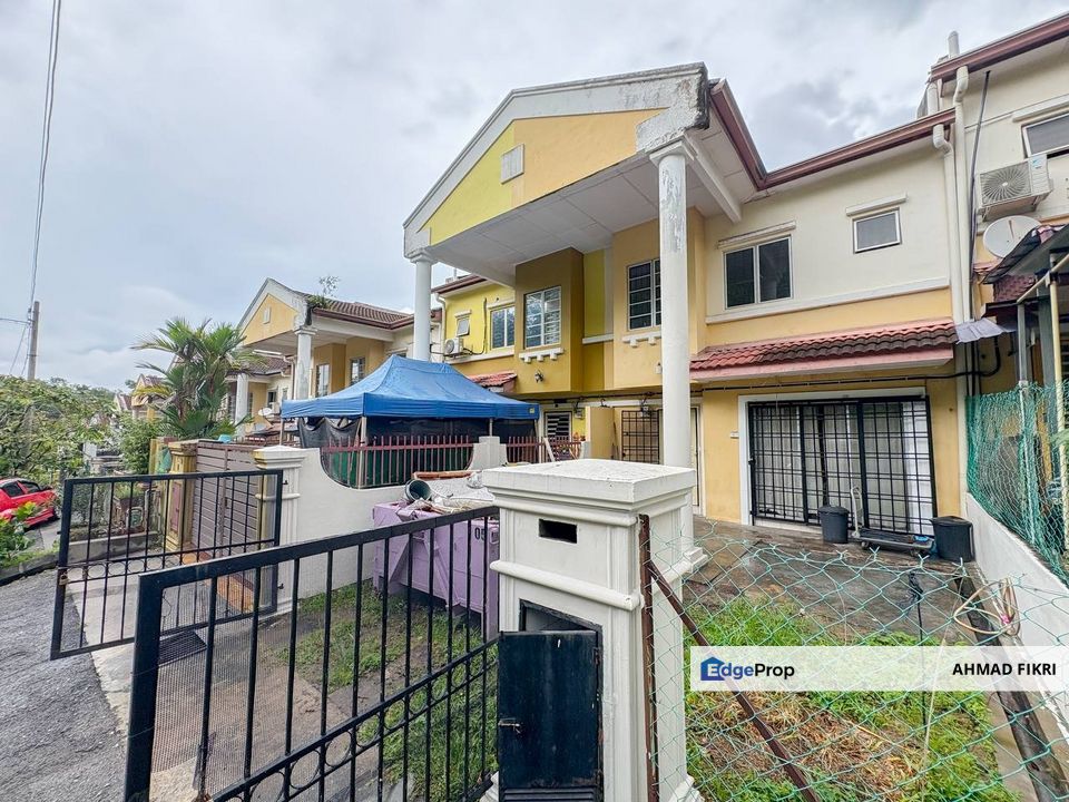 Taman Bukit Emas [ FACING OPEN ] Double Storey Terrace House Seri Kembangan Selangor, Selangor, Seri Kembangan