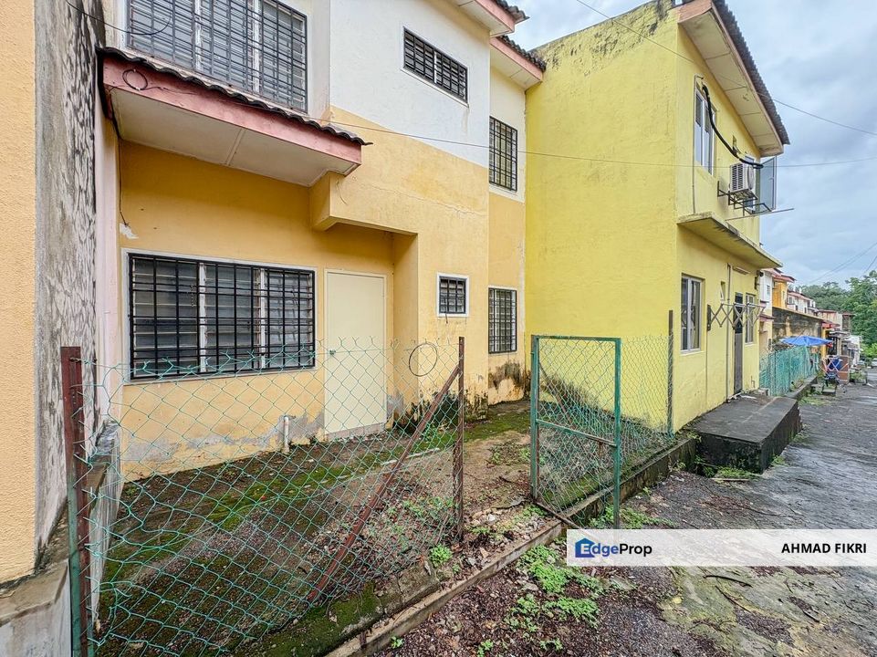 Taman Bukit Emas [ FACING OPEN ] Double Storey Terrace House Seri Kembangan Selangor, Selangor, Seri Kembangan