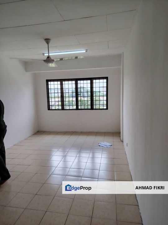 Pangsapuri Anggerik [ LEVEL 4 WITH LIFT ] Taman Putra Kajang, Selangor, Kajang