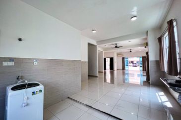 MYDiva, Perdana Lakeview East