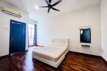 MYDiva, Perdana Lakeview East