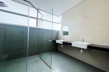 MYDiva, Perdana Lakeview East