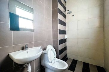 MYDiva, Perdana Lakeview East