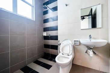 MYDiva, Perdana Lakeview East