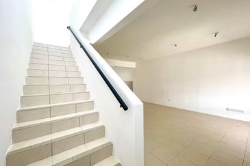 Iringan Bayu - Aleria