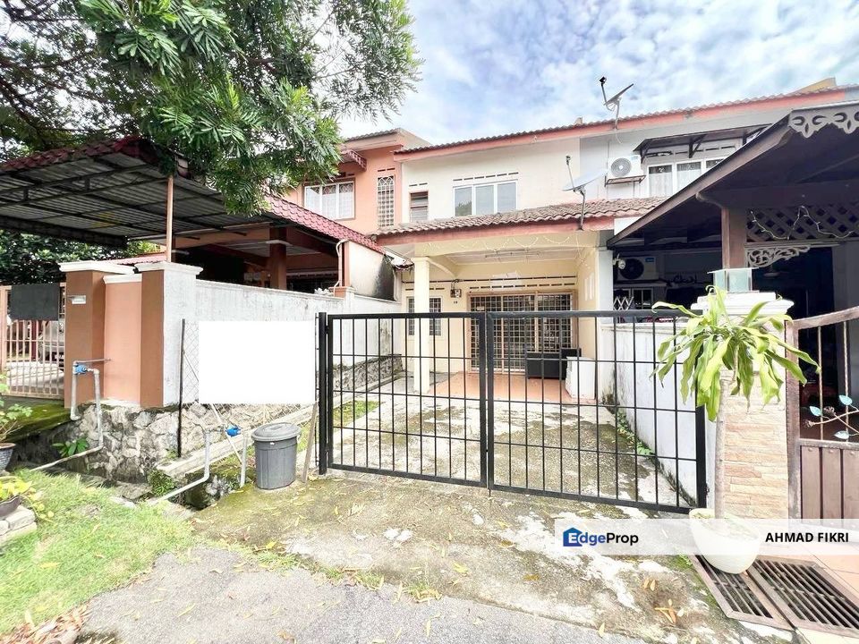Seksyen 6 Bandar Rinching [ NEAR SURAU ] Double Storey Terrace House @ Semenyih, Selangor, Semenyih