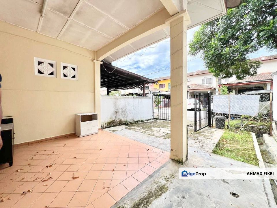Seksyen 6 Bandar Rinching [ NEAR SURAU ] Double Storey Terrace House @ Semenyih, Selangor, Semenyih