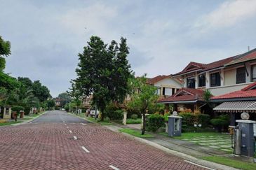 Glenmarie Cove Residence