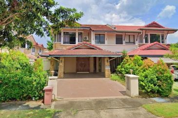 Glenmarie Cove Residence