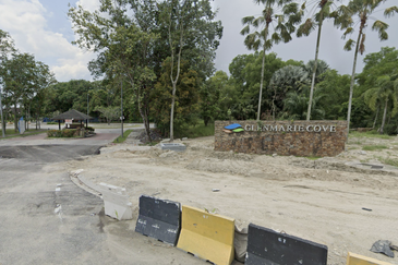 Glenmarie Cove Residence