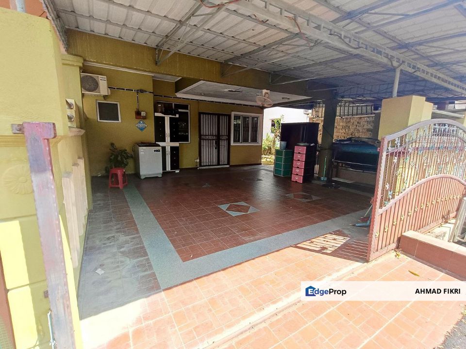 Bandar Enstek Taman Cendrawasih Single Storey [ END LOT ] with Land [ FREEHOLD ], Negeri Sembilan, Seremban