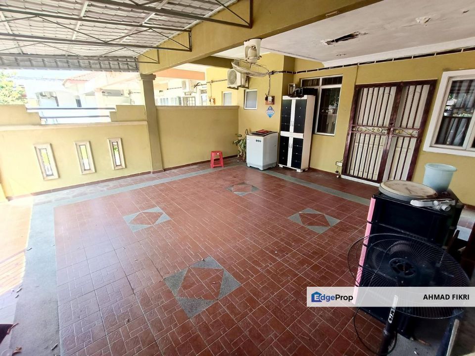 Bandar Enstek Taman Cendrawasih Single Storey [ END LOT ] with Land [ FREEHOLD ], Negeri Sembilan, Seremban