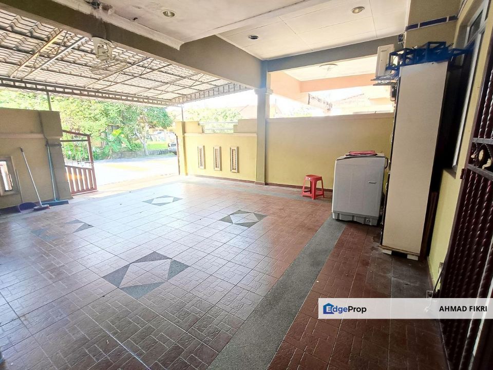 Bandar Enstek Taman Cendrawasih Single Storey [ END LOT ] with Land [ FREEHOLD ], Negeri Sembilan, Seremban