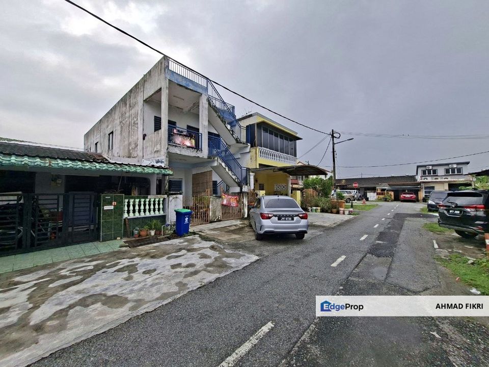 Taman Sri Serdang Townhouse [ UPPER UNIT ] Serdang Selangor, Selangor, Seri Kembangan