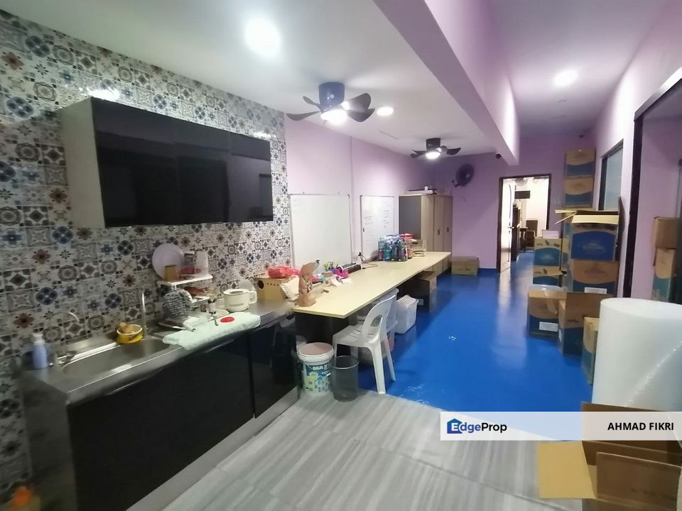 Putra Walk [ GROUND FLOOR ] Block G Seri Kembangan Selangor, Selangor, Seri Kembangan