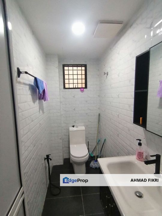 Putra Walk [ GROUND FLOOR ] Block G Seri Kembangan Selangor, Selangor, Seri Kembangan