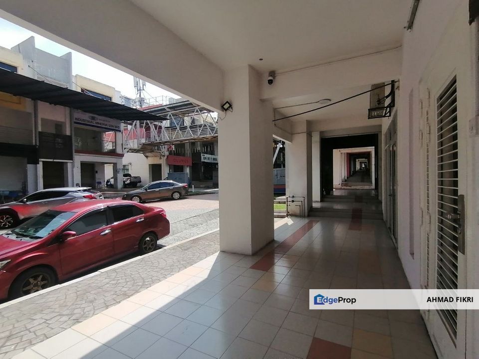 Putra Walk [ GROUND FLOOR ] Block G Seri Kembangan Selangor, Selangor, Seri Kembangan