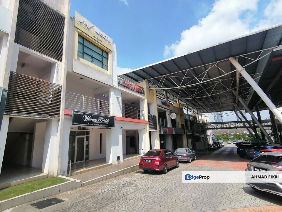 Putra Walk [ GROUND FLOOR ] Block G Seri Kembangan Selangor, Selangor, Seri Kembangan