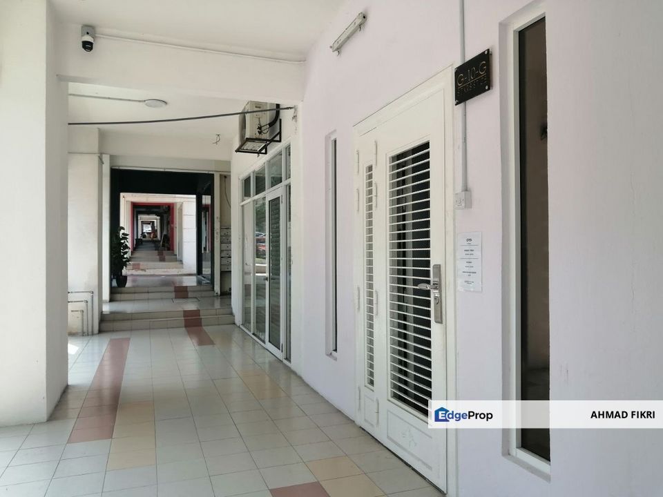 Putra Walk [ GROUND FLOOR ] Block G Seri Kembangan Selangor, Selangor, Seri Kembangan