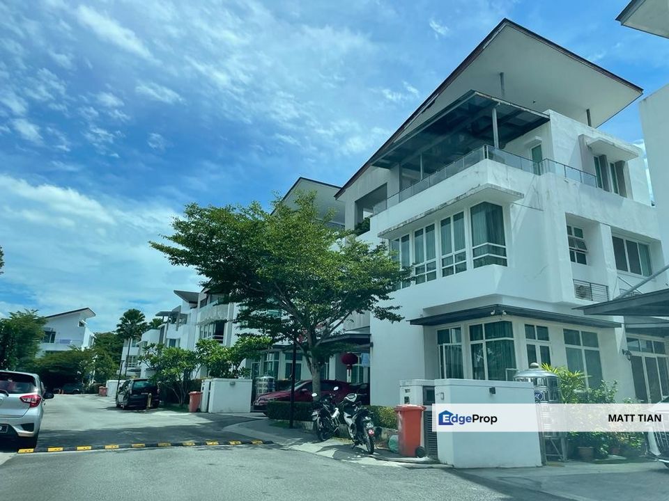 The Grove Waterscape Villas bungalow in a gated community for sale. nicely renovated, Selangor, Petaling Jaya