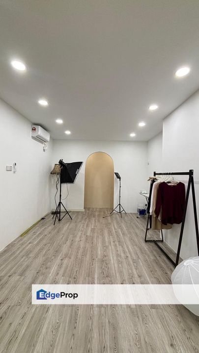 KL Traders Square (KLTS) 1st Floor Office Fully Furnished Fully Renovated Fully Aircon Waiting to Take Over , Kuala Lumpur, Gombak