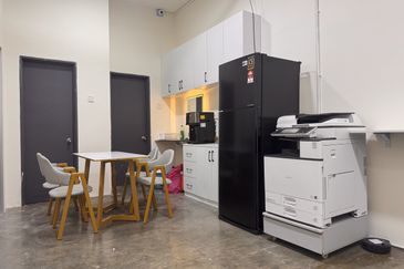 Office Room, Sg Besi LRT MRT Station, Lake Fields, TBS, Trillium