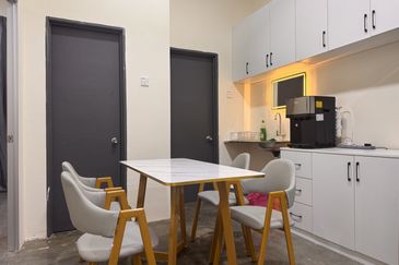 Office Room, Sg Besi LRT MRT Station, Lake Fields, TBS, Trillium