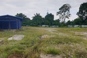 Land For Sale At Jalan Tiong Nam