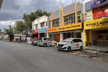 D Alpinia Business Park