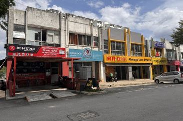 D Alpinia Business Park