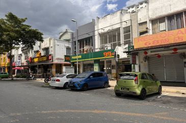 D Alpinia Business Park