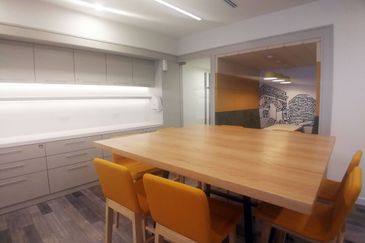 Vertical Corporate Tower Service Office Got 1-8pax