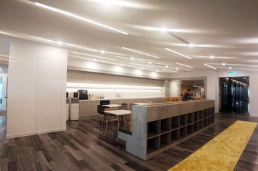 Vertical Corporate Tower Service Office Got 1-8pax