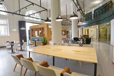 Beach Street Serviced Office Got for 1-100 pax use